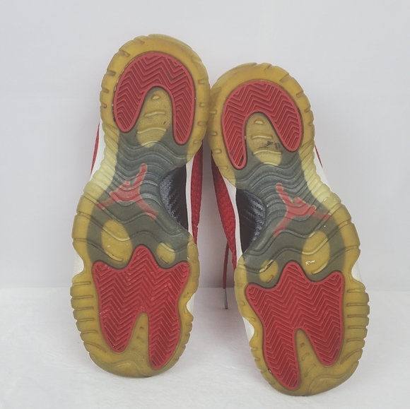 Air Jordan Future Low Red Sneakers 6Y - Picture 10 of 11